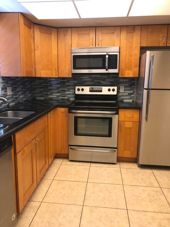 Building Photo - 5811 NE 14th Rd