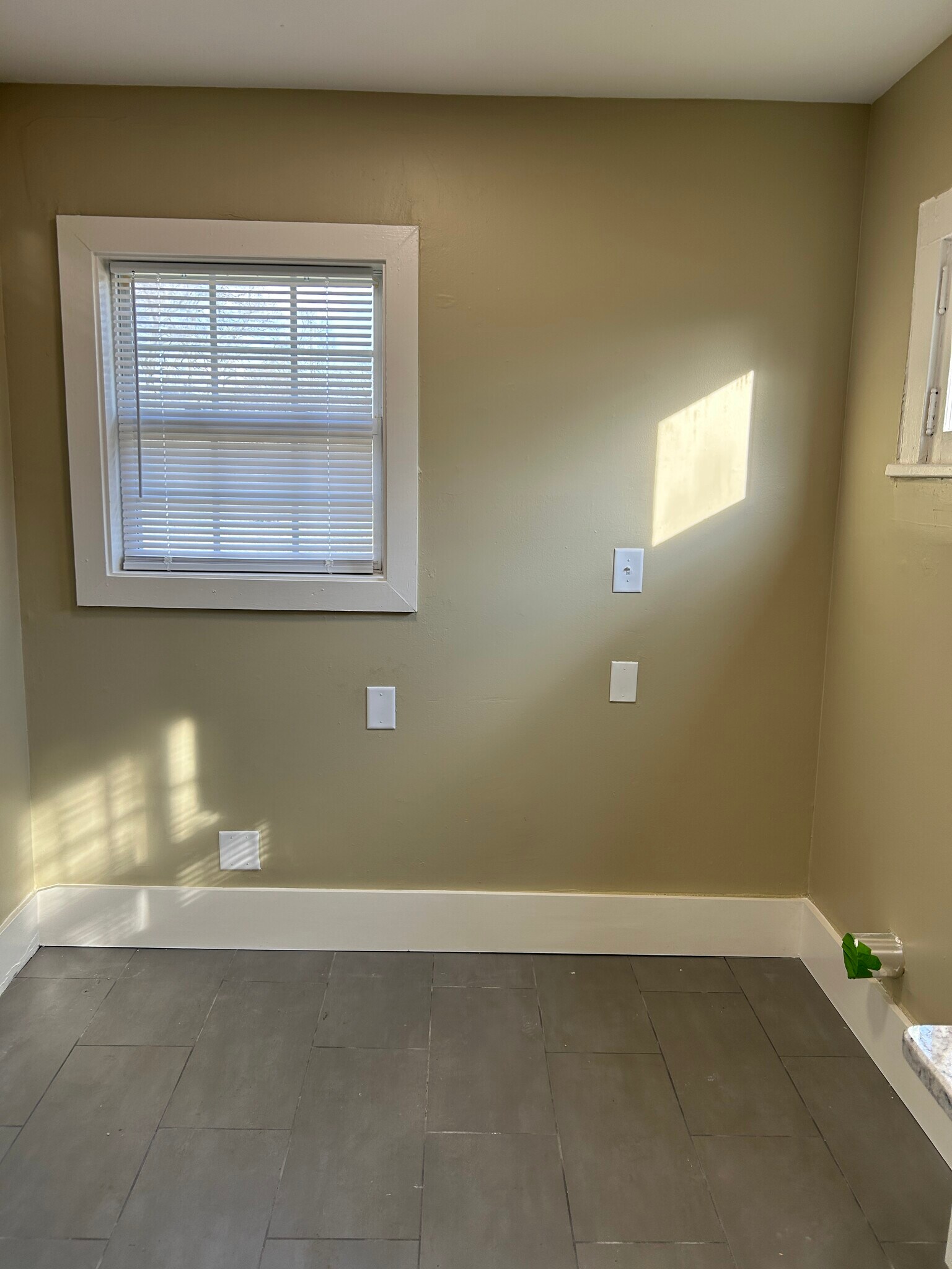 Building Photo - 404 Delaware Ave