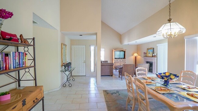 Building Photo - 211 Canyon Cir N