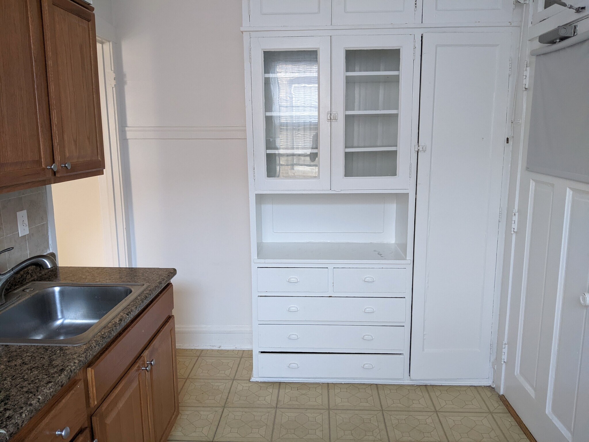 Building Photo - 731 Hinman Ave