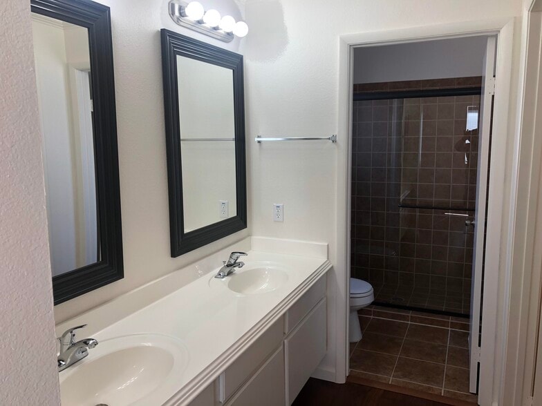 Building Photo - 147 Coventry Dr