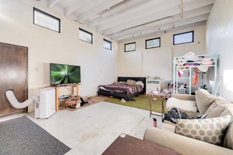 Building Photo - 1554 35th St