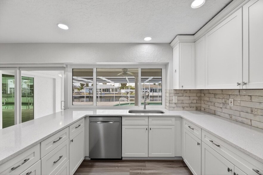 Building Photo - 6305 Cottonwood Ln