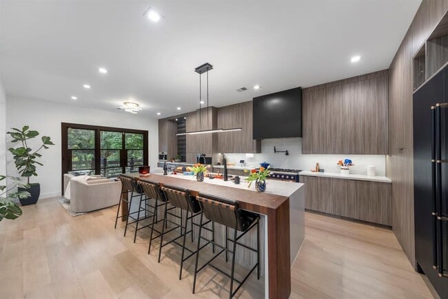 Building Photo - 14335 Hillshire Dr