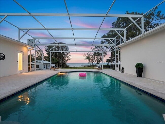 Building Photo - 1021 Temple Grove Pl