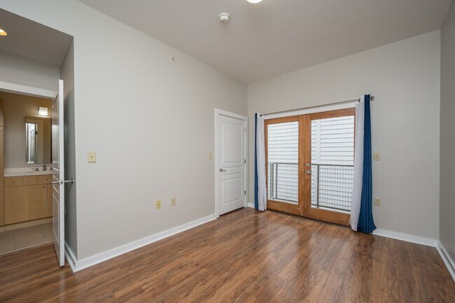 Building Photo - **WALKABLE MIDTOWN CONDO WITH BALCONY AND ...