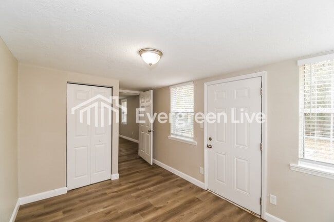 Building Photo - 3510 Gladys St