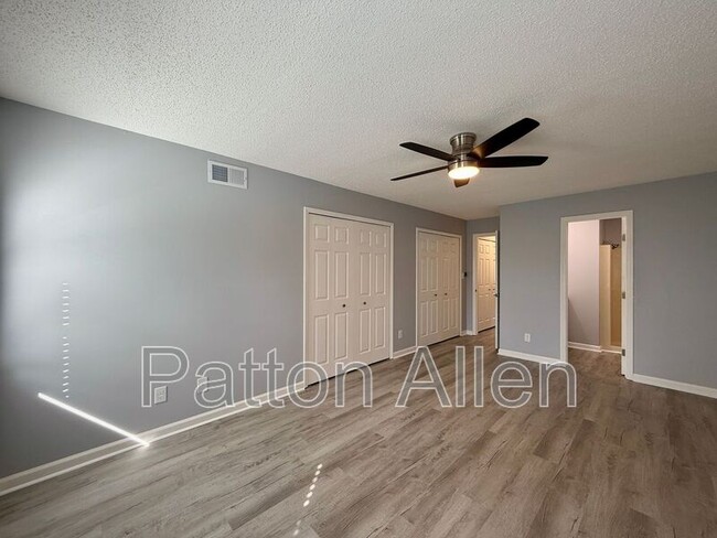 Building Photo - 2406 Abbey Cir