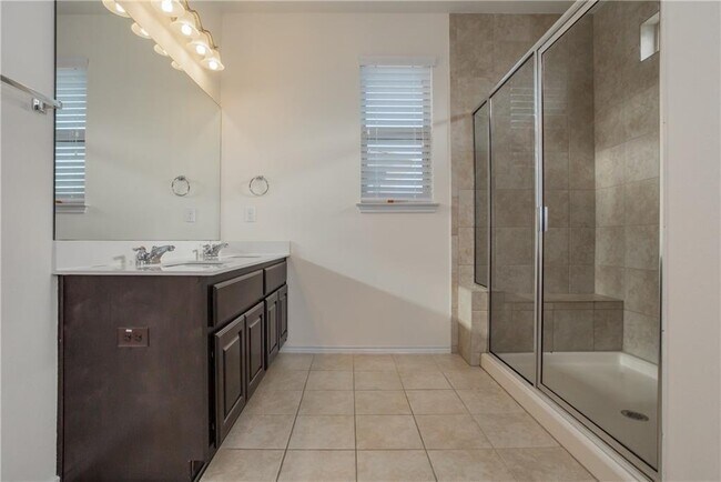 Building Photo - 3651 Sandy Brook Dr
