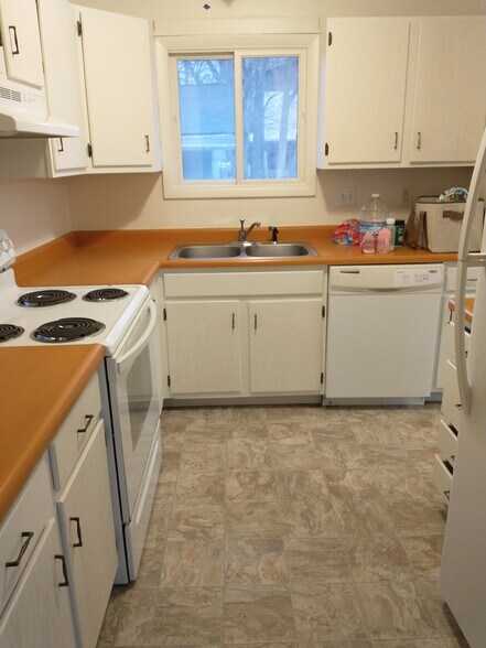 Building Photo - 405 E 1st St