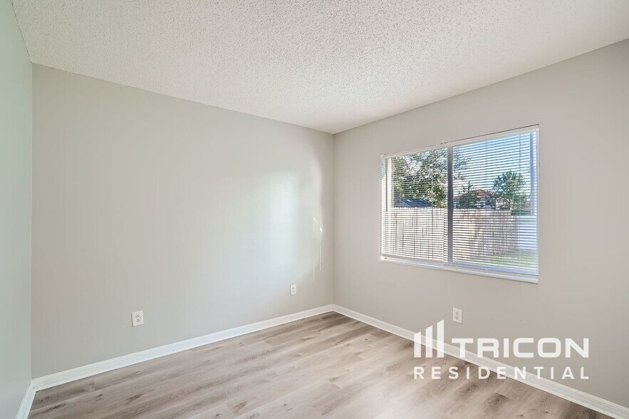 Building Photo - 11809 Brenford Crest Dr