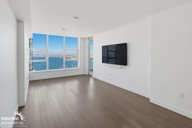 Building Photo - Modern 2Bdm 2Ba Condo with Stunning Bay Views in Savina Downtown San Diego!