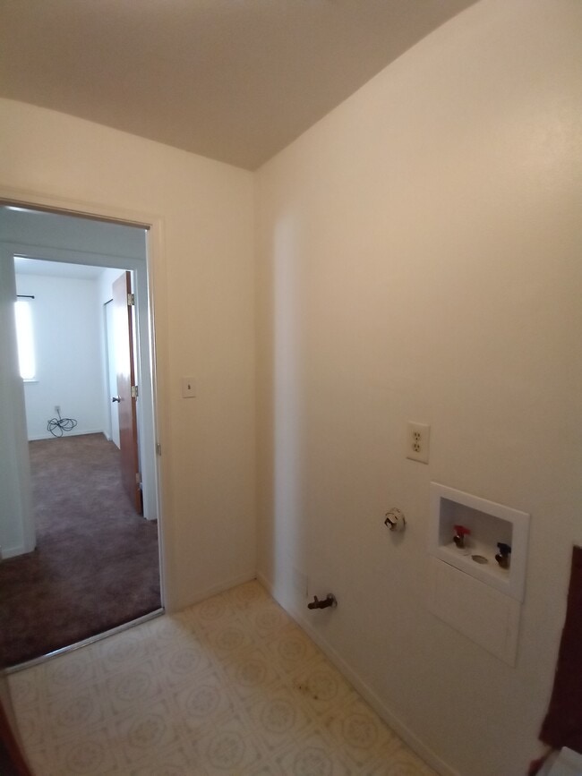 Building Photo - 1232 Jelso Ave