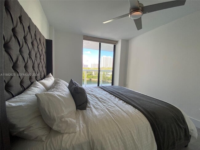 Building Photo - 20515 E Country Club Dr