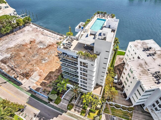 Building Photo - 9901 E Bay Harbor Dr