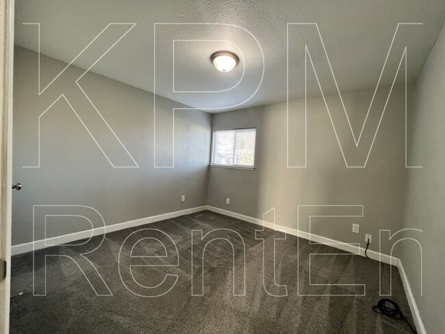 Building Photo - 1628 N Golden Gate Ave
