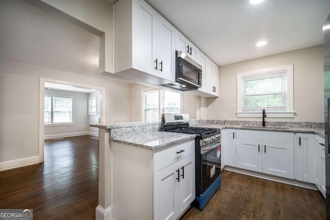 Building Photo - 2137 Delowe Dr