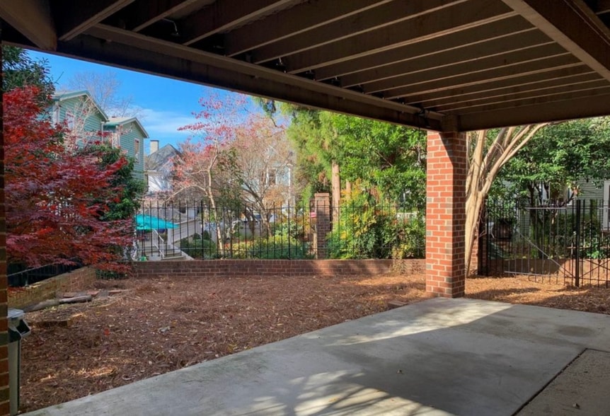 Building Photo - 315 Settlers Ln