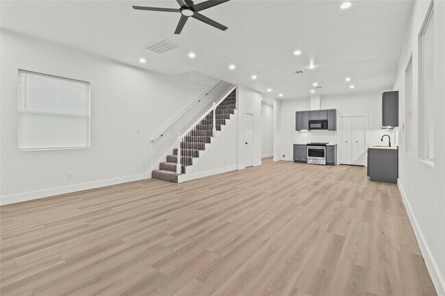 Building Photo - 8129 Hoffman St