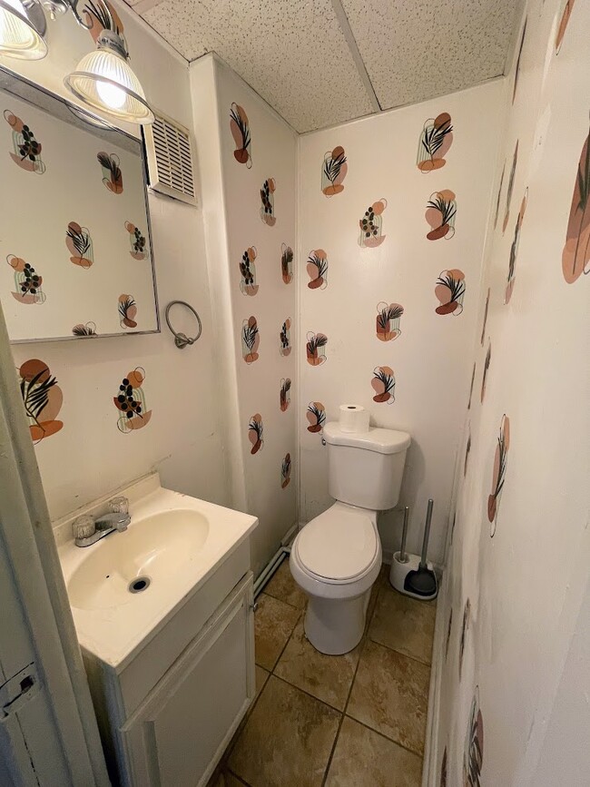 Half Bathroom - 2732 Earp St