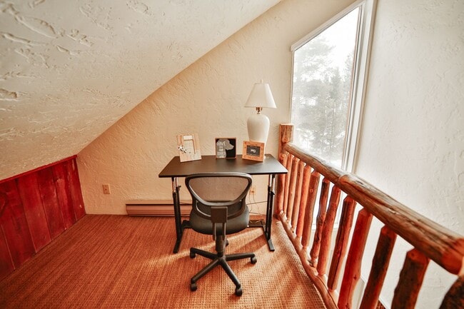 Building Photo - Cabin on Peak 7! 2bed plus loft!  Hot tub!