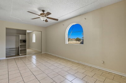 Building Photo - Corner 3 bed with Refrigerated AC