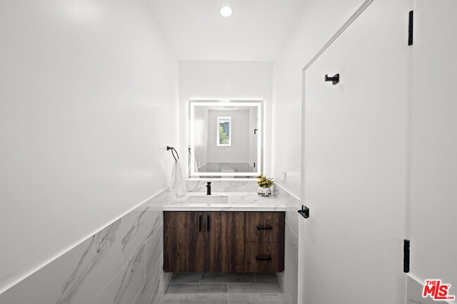 Building Photo - 1959-1952 Preuss Rd