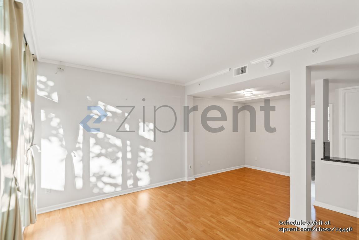 Building Photo - 334 Dunsmuir Terrace