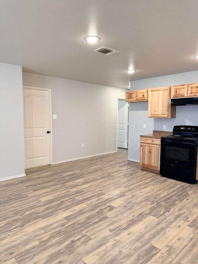 Building Photo - 1716 E 14th St