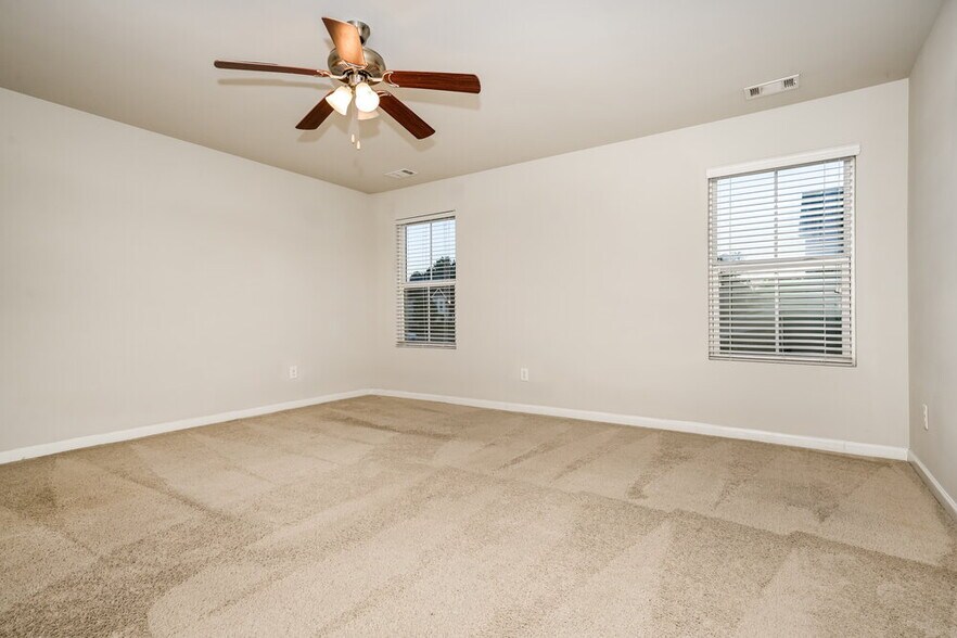 Building Photo - 405 Invector Ct