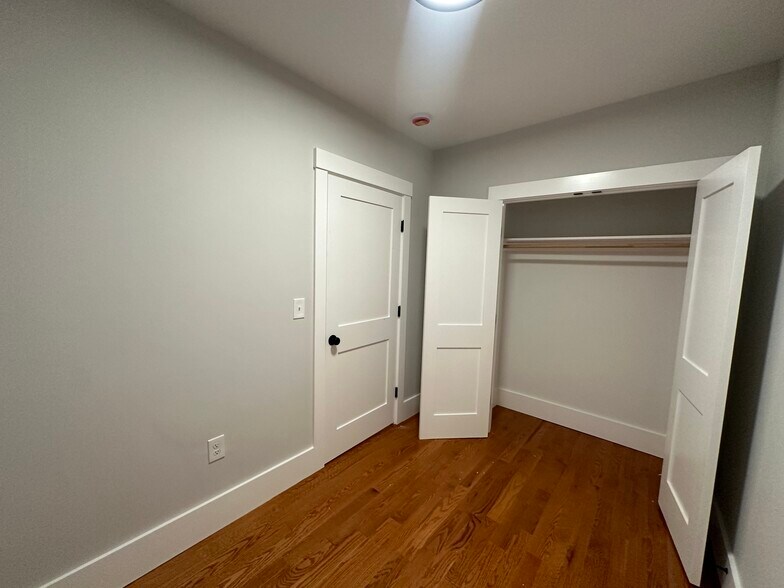 Building Photo - 116 Marginal St