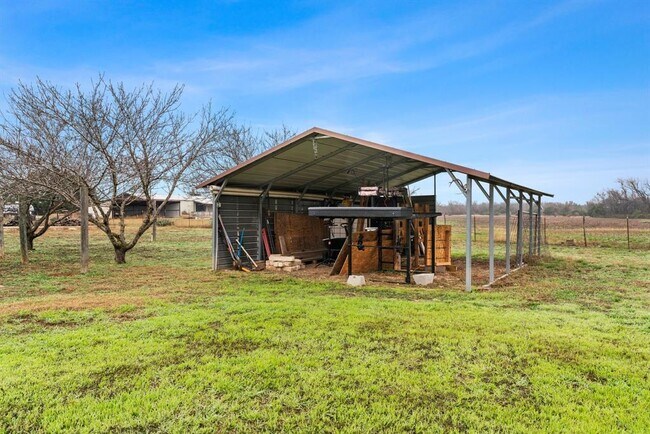 Building Photo - 2610 Co Rd 255