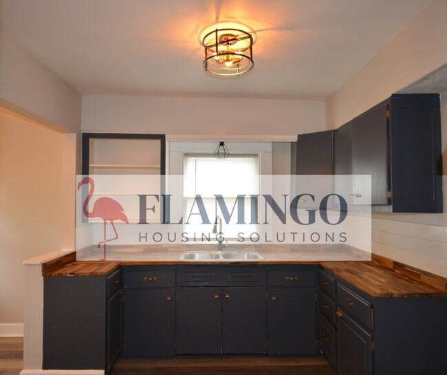 Building Photo - 565 Kenwood Ave