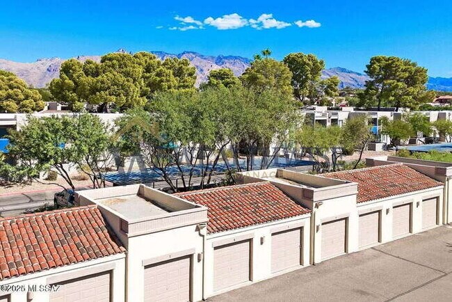 Building Photo - 2010 E River Rd