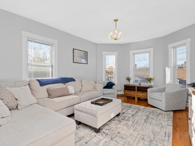 Building Photo - 63 Marshfield St