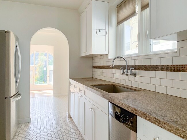 Building Photo - Gorgeous & Updated 3 bed Storybook Spanish House in Silverlake w/Views!