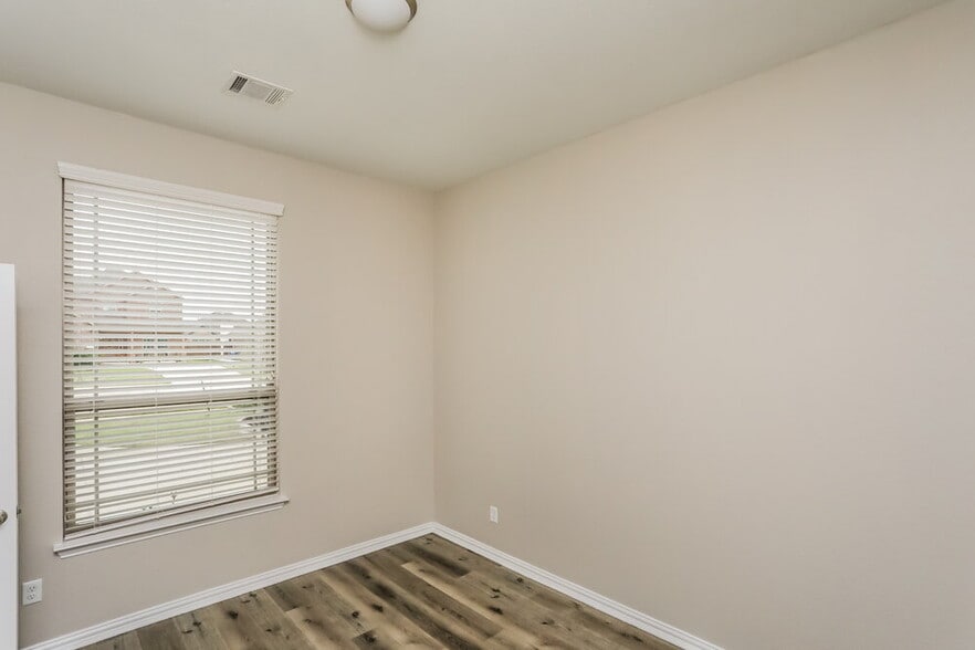 Building Photo - 220 Watson St