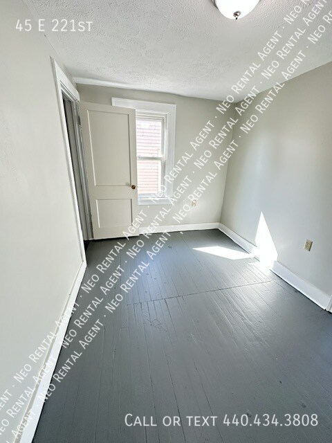 Building Photo - 45 E 221st St