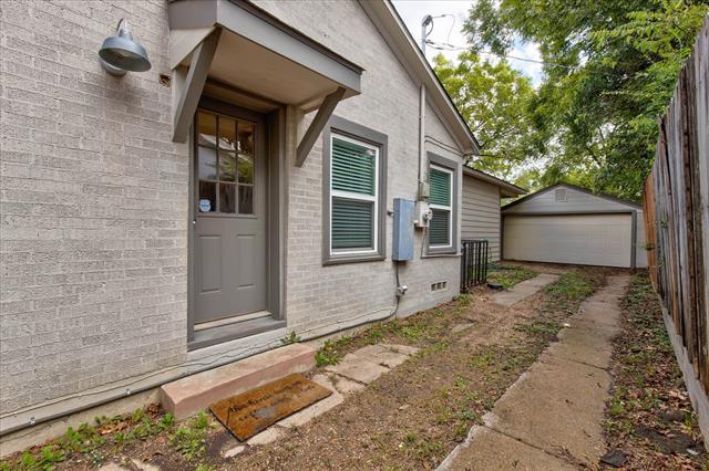 Building Photo - 2521 Benbrook Blvd