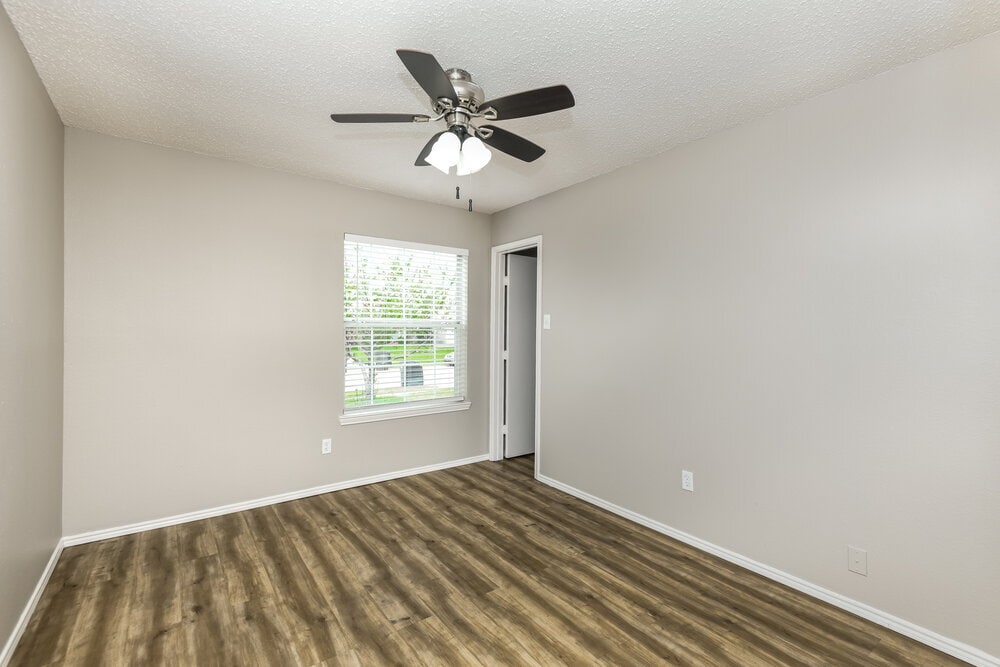 Building Photo - 10813 Briaroaks Dr