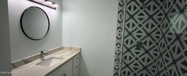 Building Photo - 216 NE 3rd St