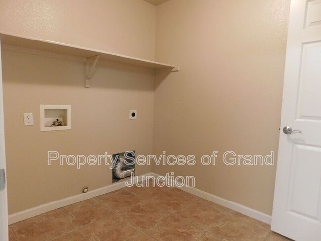 Building Photo - 3006 1/2 Oakwood Drive