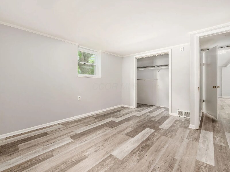Building Photo - 570 Fairholme Rd