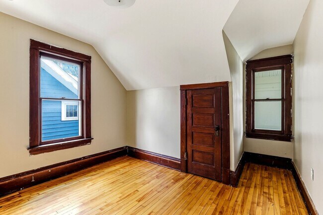 Building Photo - 884 Iglehart Ave