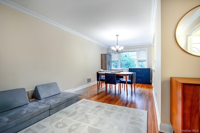 Building Photo - 11 Latonia Rd