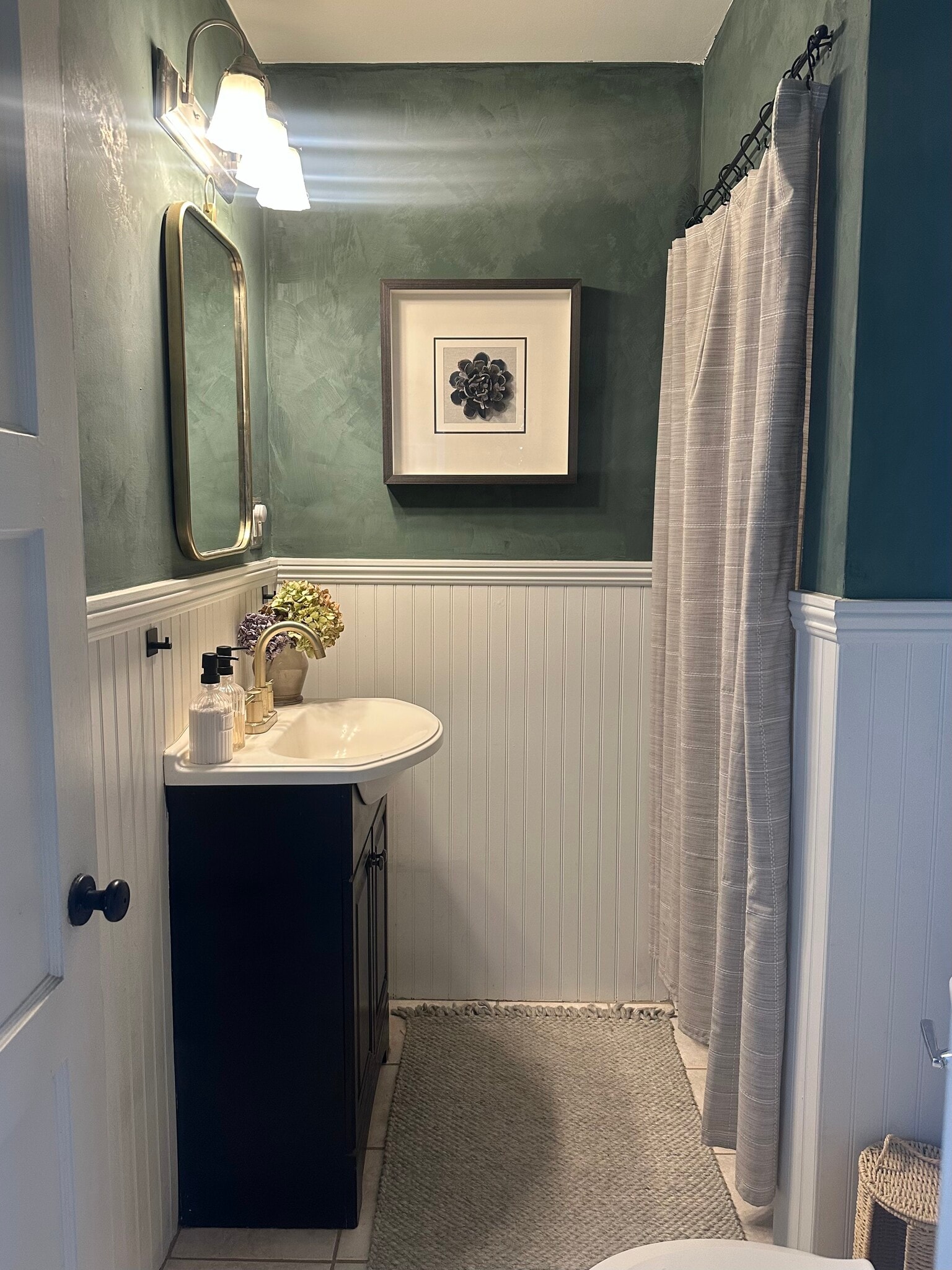 Building Photo - 329 E Mariposa Way