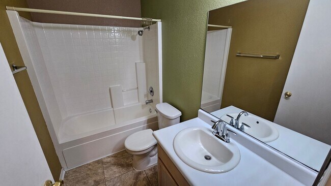 Building Photo - Adorable Condo in Summerhills Community!