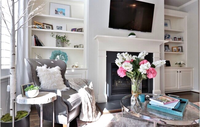 Building Photo - 4379 Strand Dr