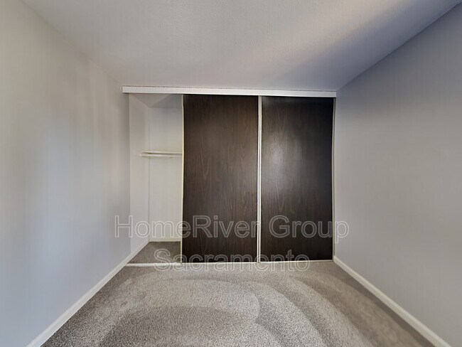 Building Photo - 27 Cedar Grove Ct