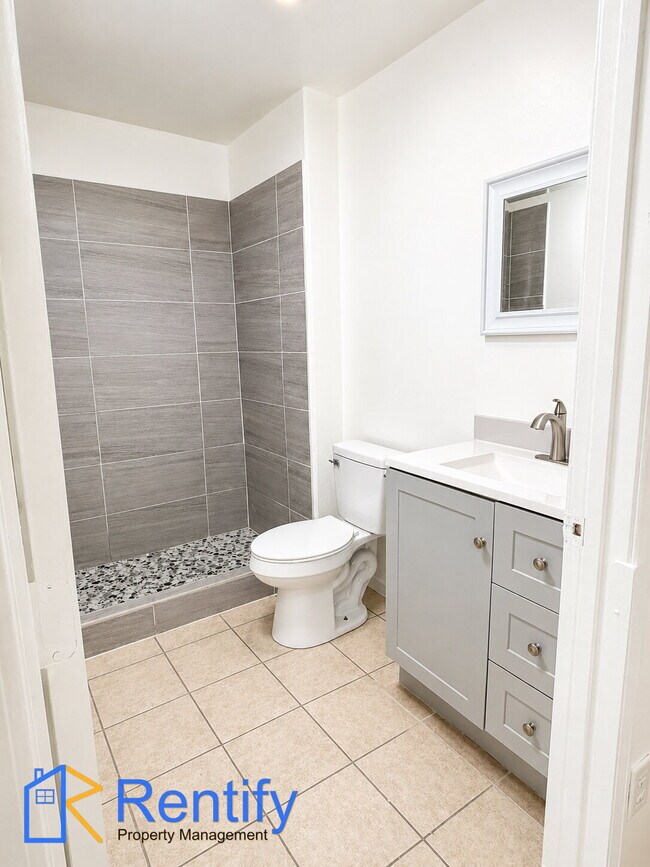 Building Photo - 3-Bed, 2-Bath in North Bakersfield – Only for $1,495